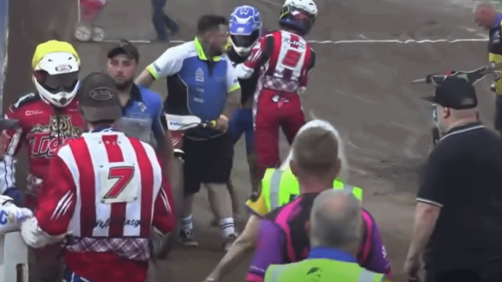 Chris Harris walking away from the incident.