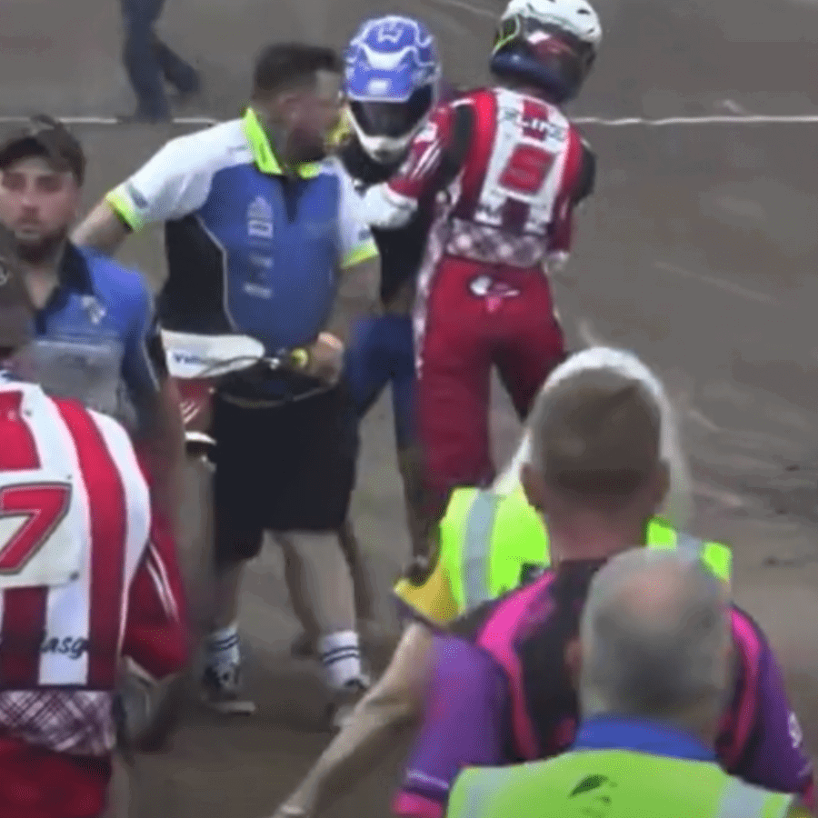 Chris Harris walking away from the incident.