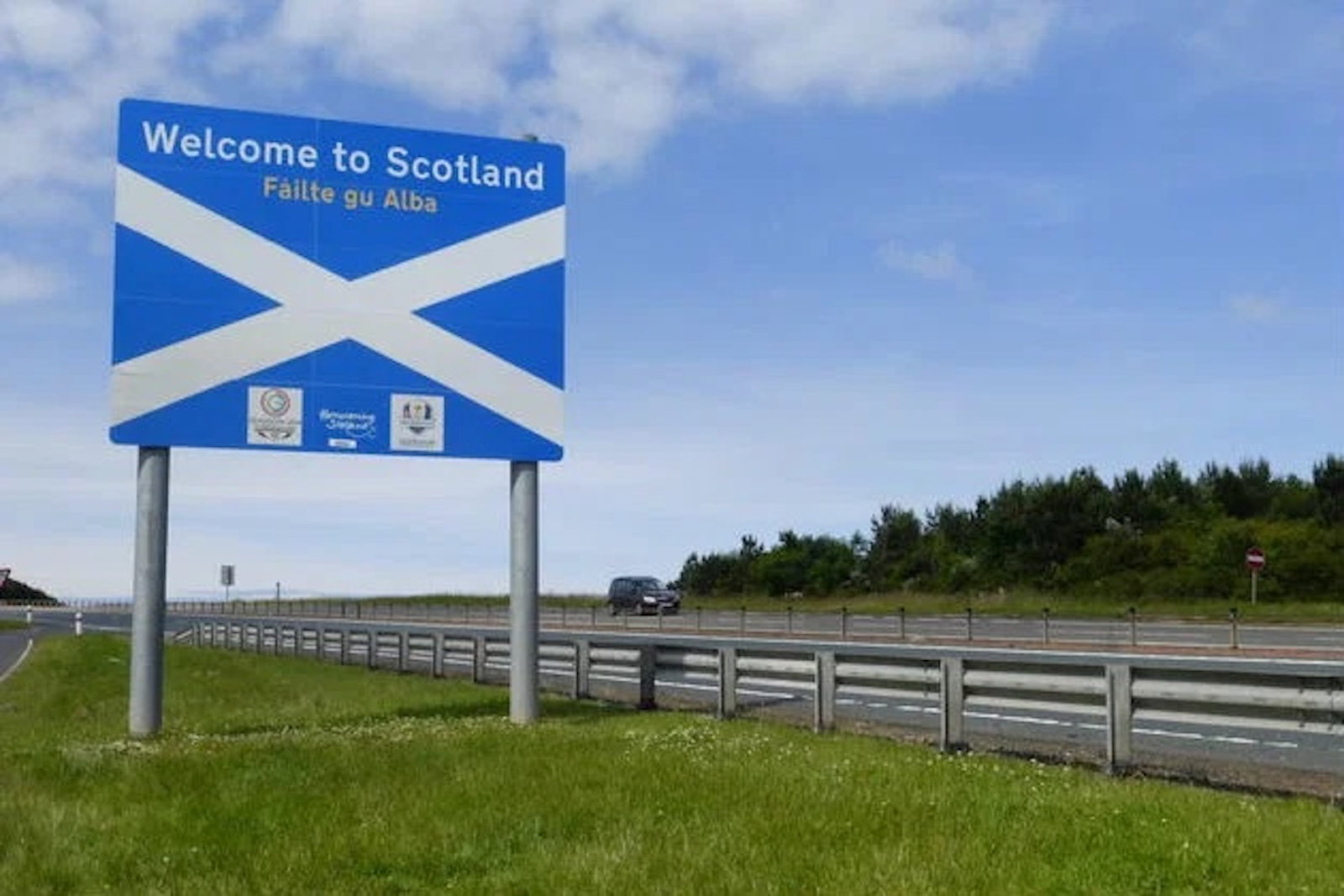 A welcome to Scotland sign