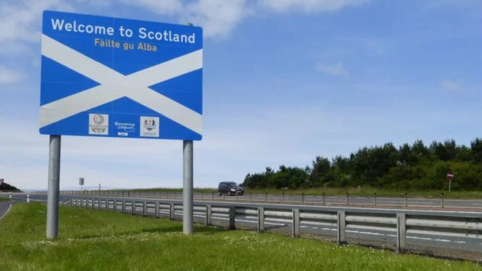 A welcome to Scotland sign