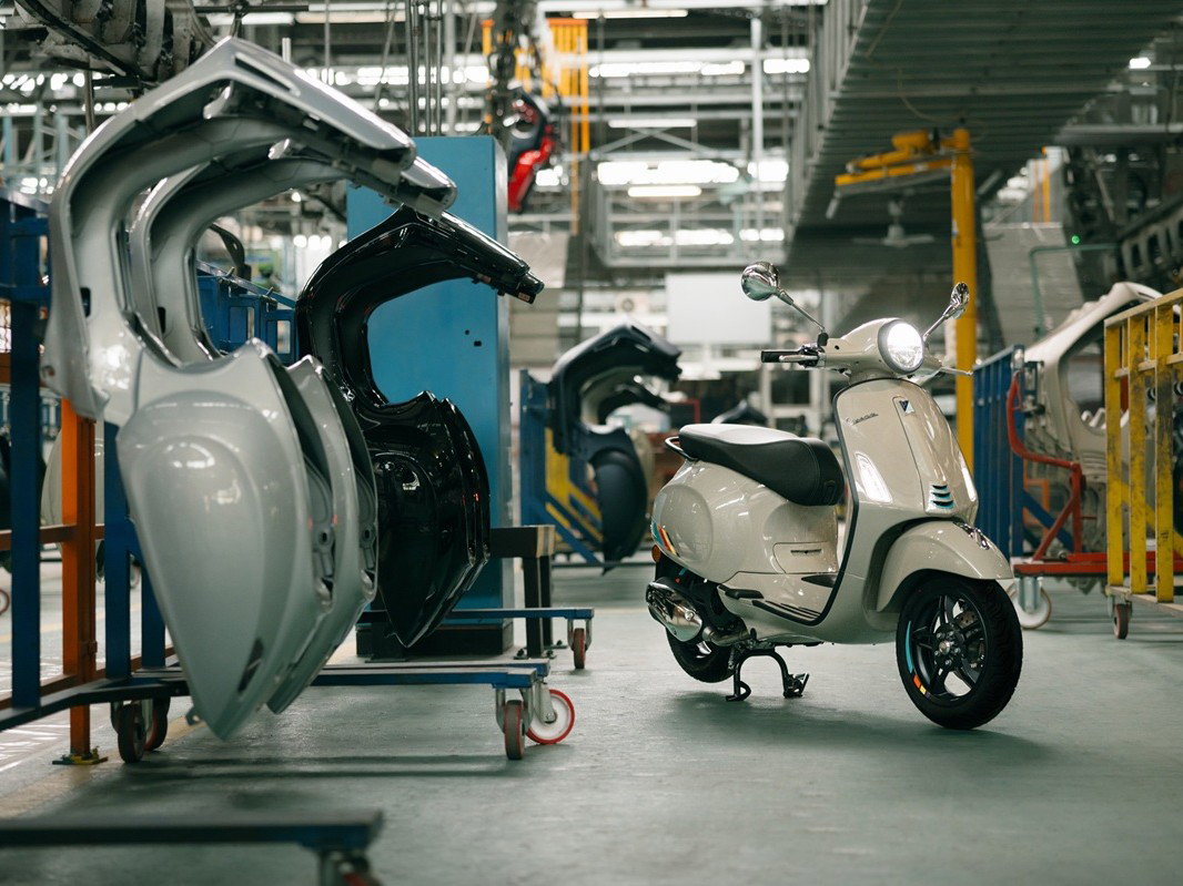 A Vespa Primavera 125 at the factory.