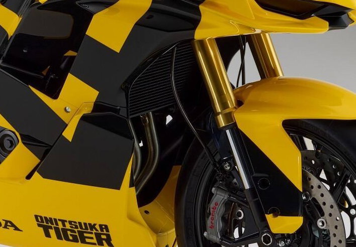The fairing quite clearly hide a pair of downpipes