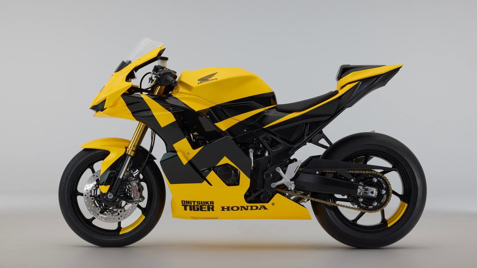 Honda partners with Japanese fashion brand to reveal new sportbike concept in Milan.