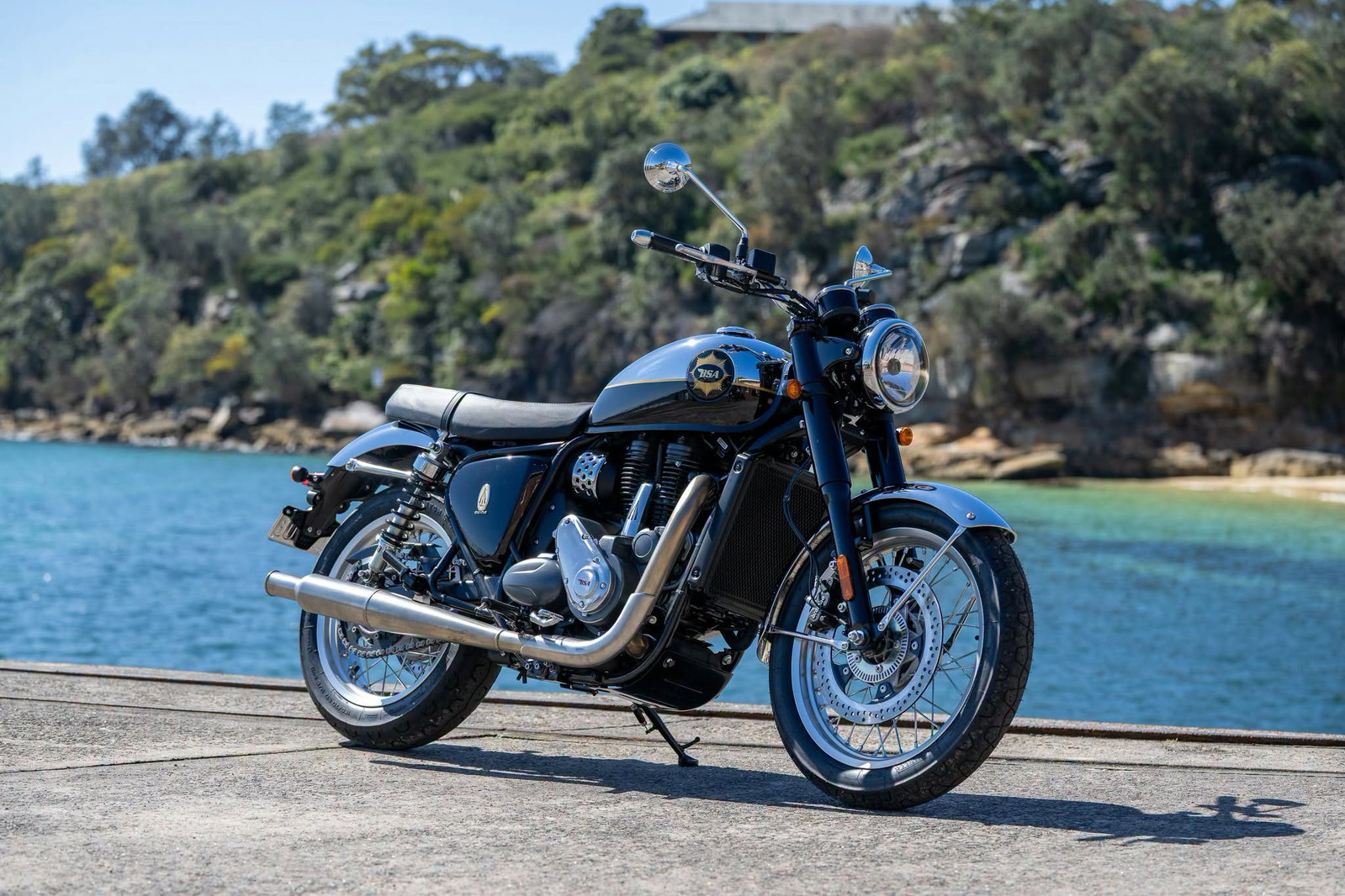 BSA Gold Star 650 in Brooklands Black.