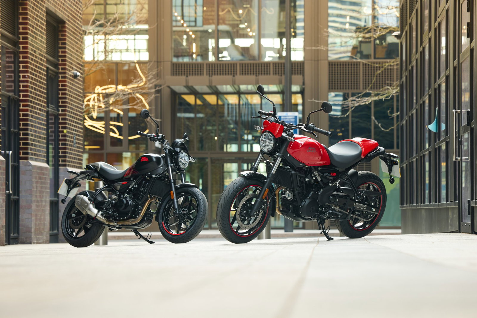 Royal Enfield Guerrilla 450 Apex models.