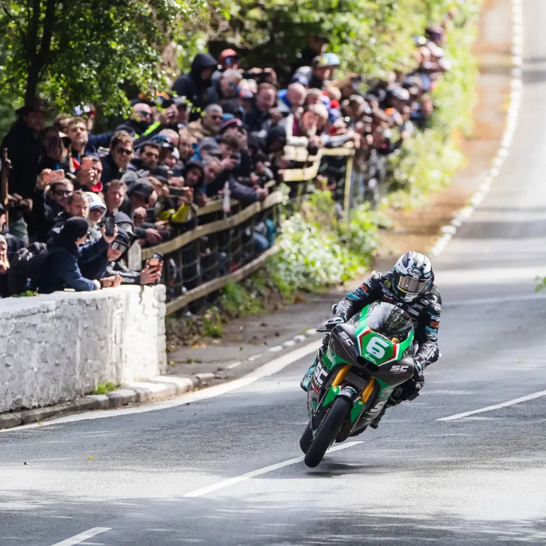 Michael Dunlop racing at the TT. Credit: Isle of Man TT.