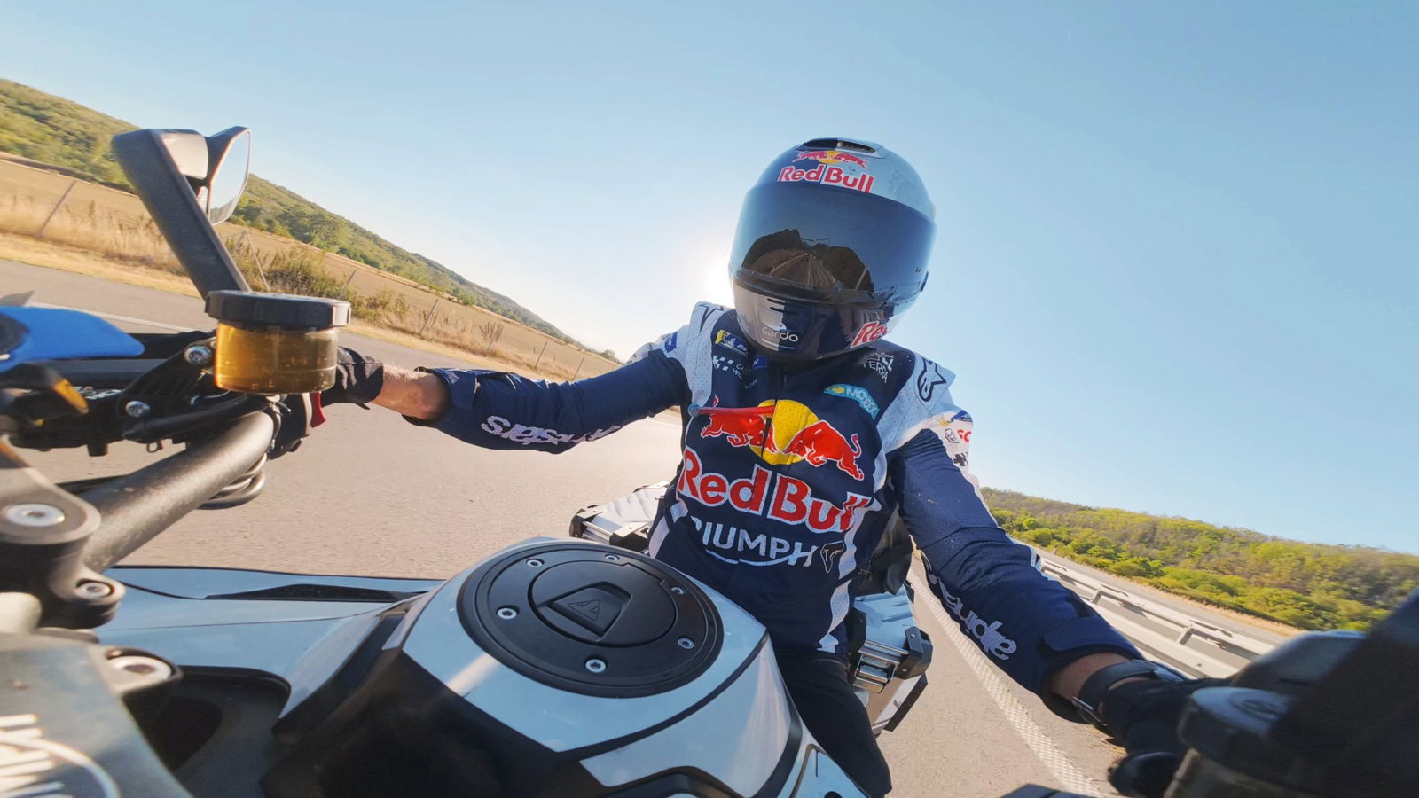 Sam Sunderland on his world record attempt. Credit: Baptiste Fauchille/Red Bull Content Pool.