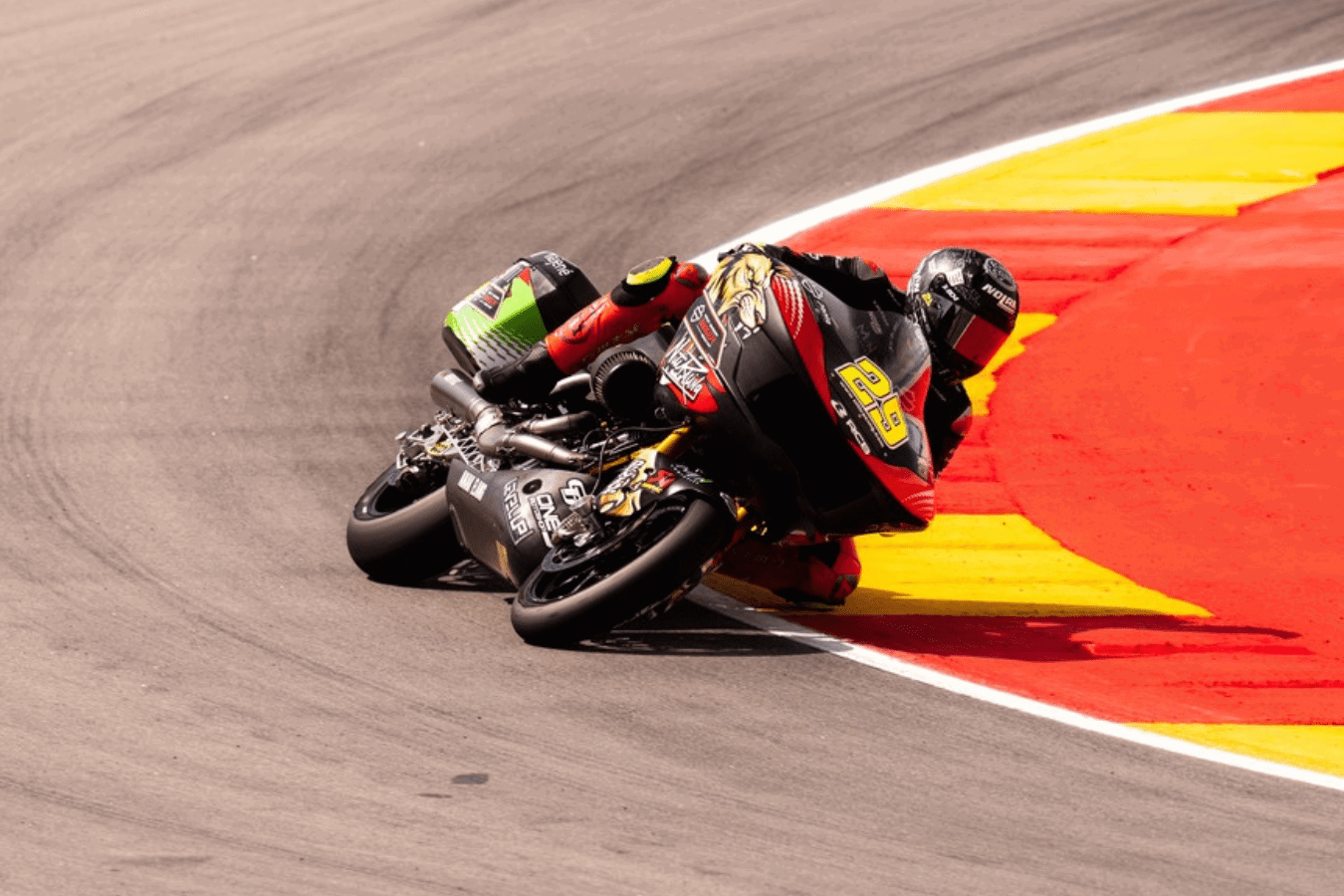 Andrea Iannone racing in the Harley-Davidson Bagger World Cup.