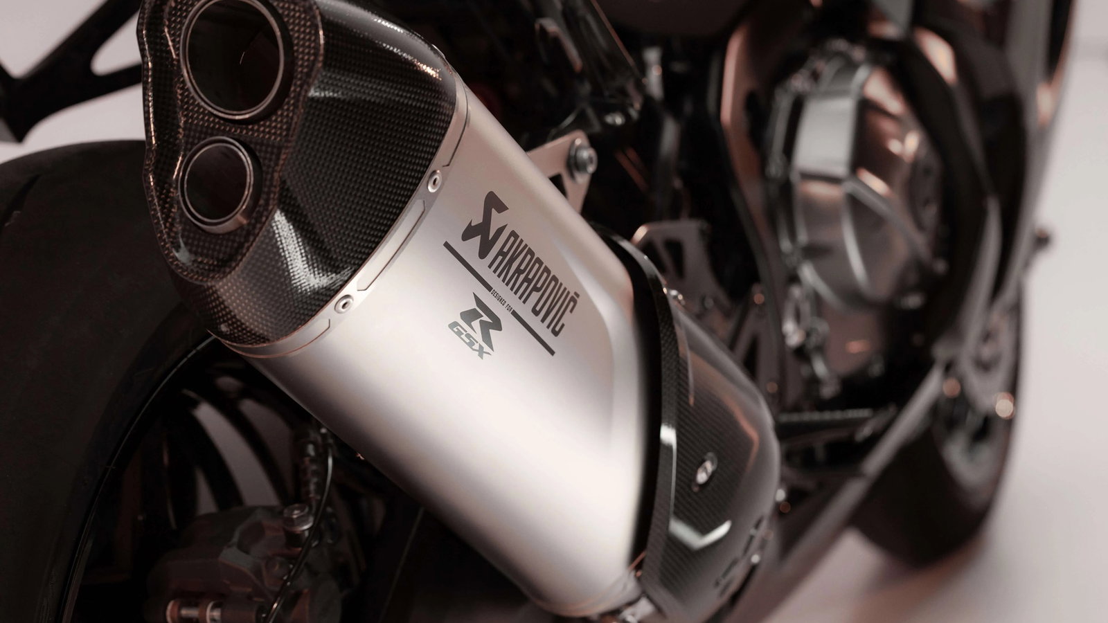 The Akrapovic exhaust of the Suzuki GSX-R1000R Stealth Edition