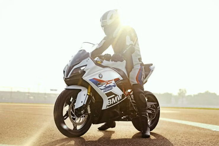 The outgoing BMW G310 RR