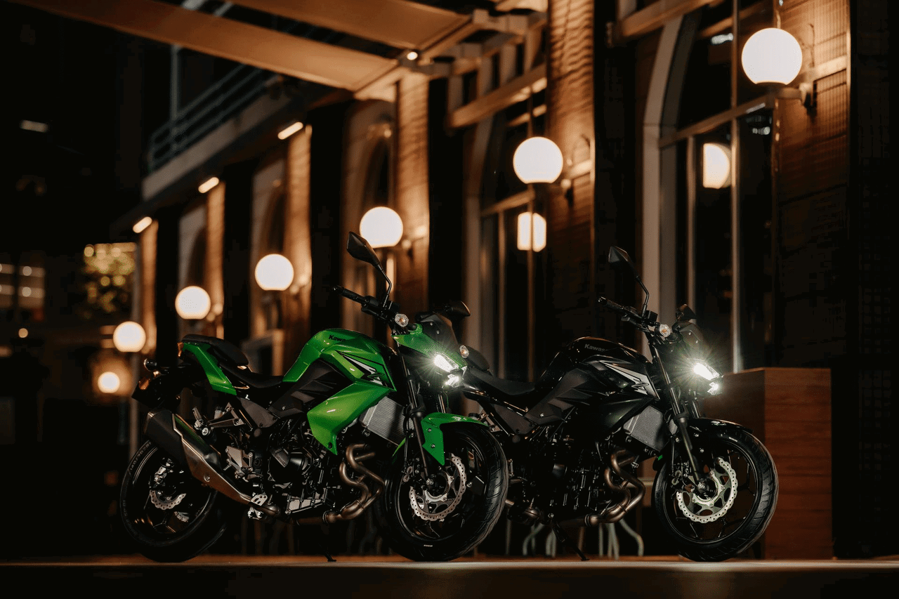 Kawasaki Z300 in two different colour options. Credit: Kawasaki.