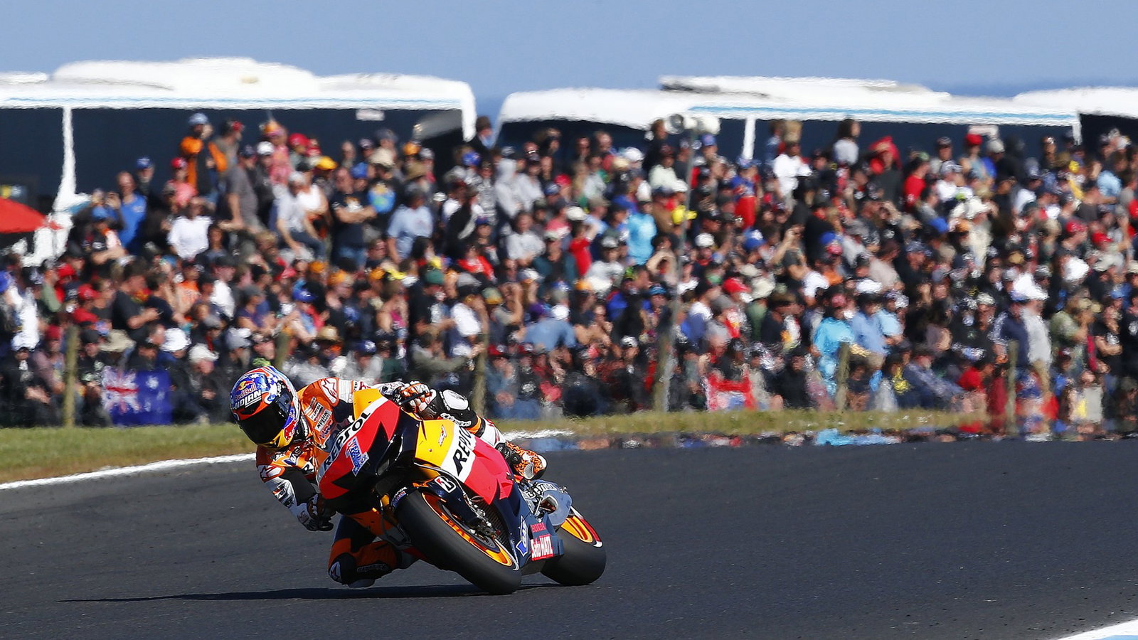 Casey Stoner riding at the 2012 Australian MotoGP. Credit: Gold and Goose.