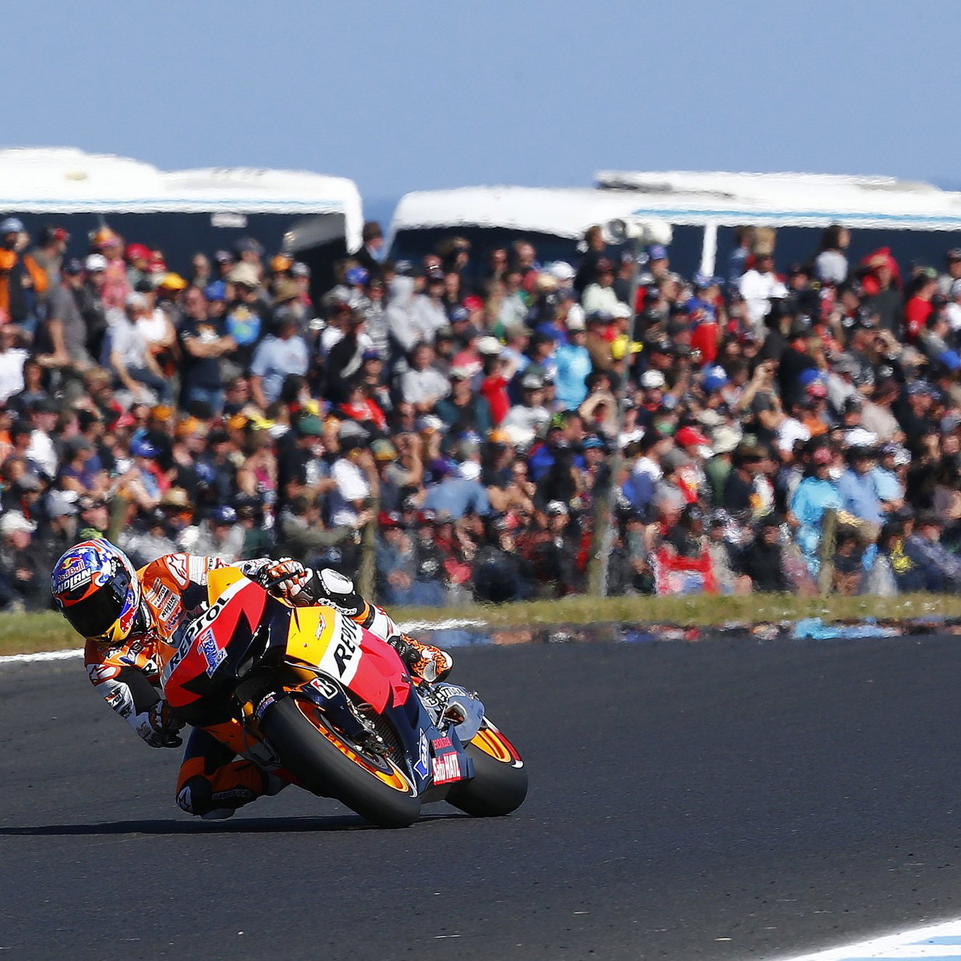 Casey Stoner riding at the 2012 Australian MotoGP. Credit: Gold and Goose.