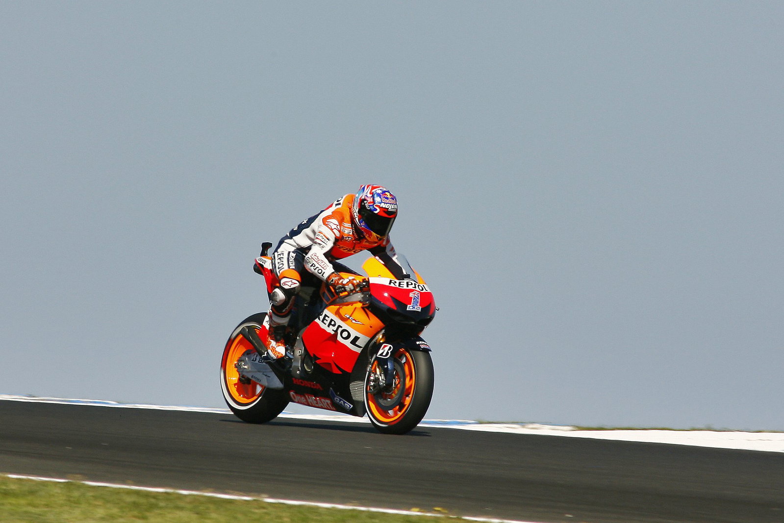 Casey Stoner riding a Honda at Phillip Island. Credit: Gold and Goose.
