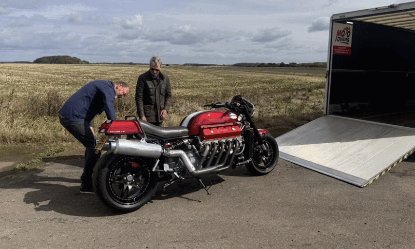 Allen Millyard, Tim Whittaker, and the Viper V10. Credit: Moto mover's/Facebook.