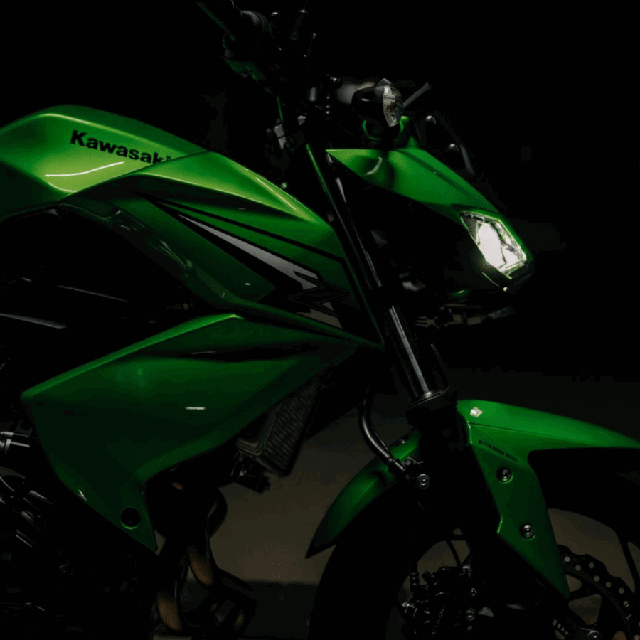 The Kawasaki Z300 in green. Credit: Kawasaki.