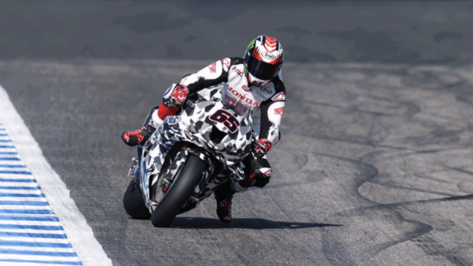 Jonathan Rea riding the latest-generation CBR1000RR-R. Credit: Jonathan Rea/Instagram.
