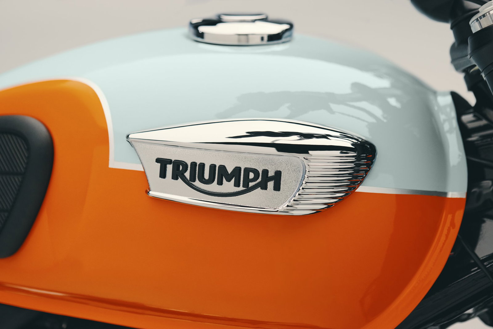 The chrome tank badge of the Bonneville T40