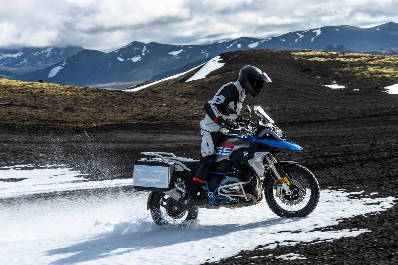 Forcefield launch industry first suit at Intermot