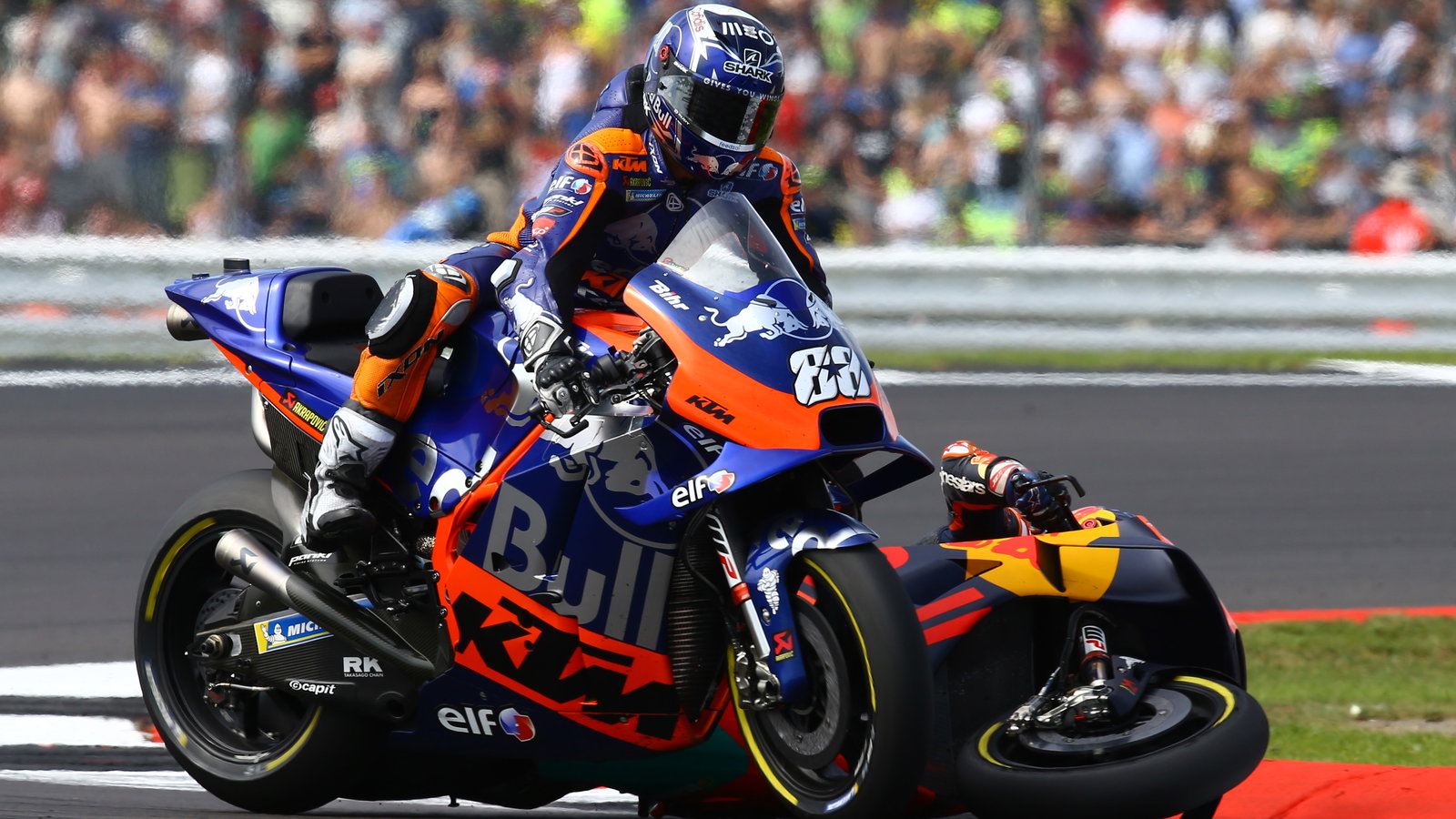 Miguel Oliveira, Johann Zarco crash