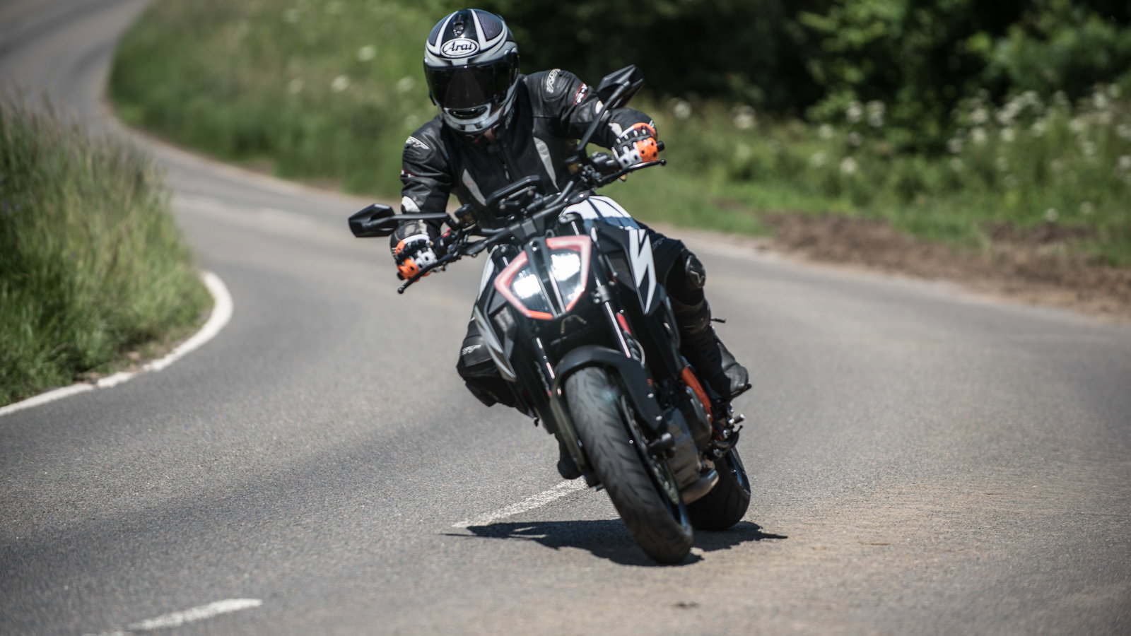 KTM 1290 Super Duke R (2019) Review