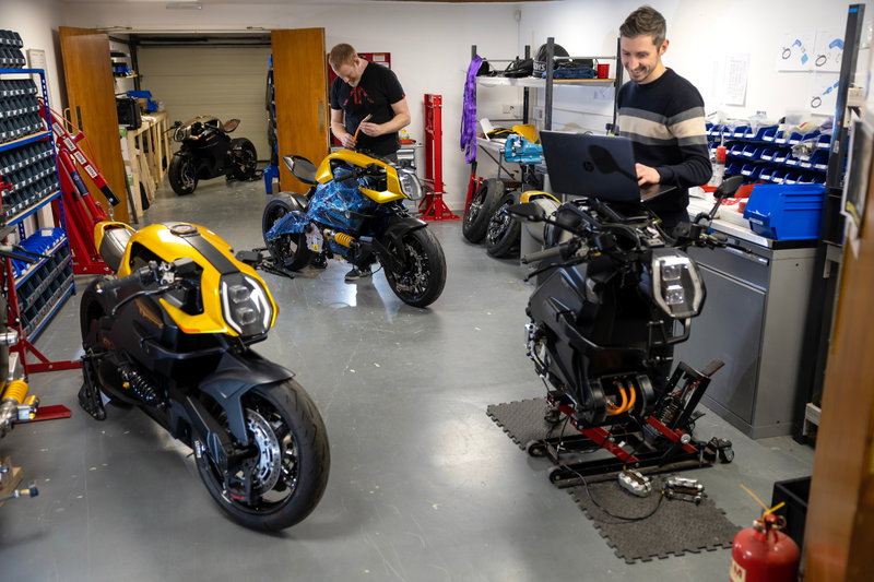 The first Arc Vector bikes are landing with customers | Visordown