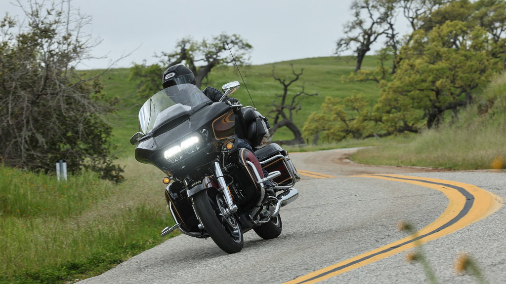 H-D-120th-CVO-Visordown-Review