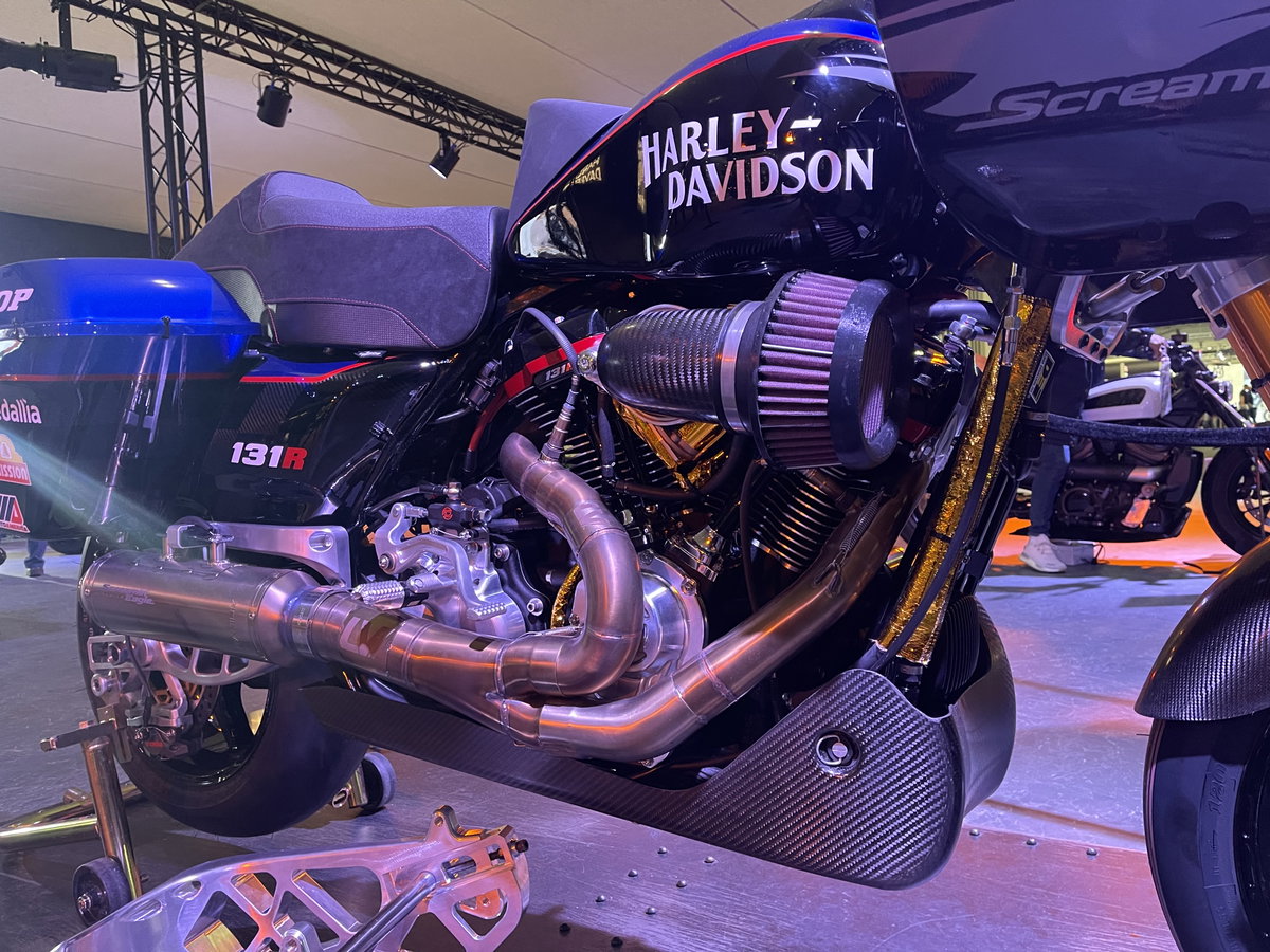 How to build a Harley-Davidson King of the Baggers racing motorcycle ...