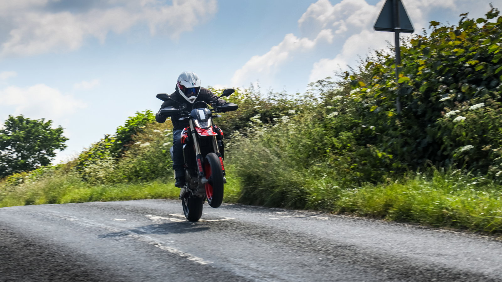 Hypermotard-689-Mono-RVE-Visordown-Review