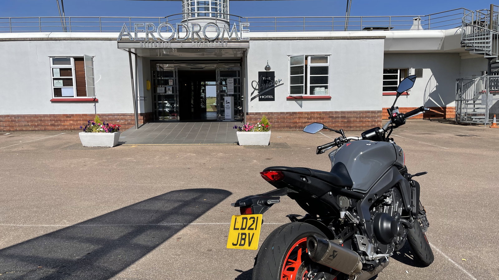 MT-09-2022-review-handling