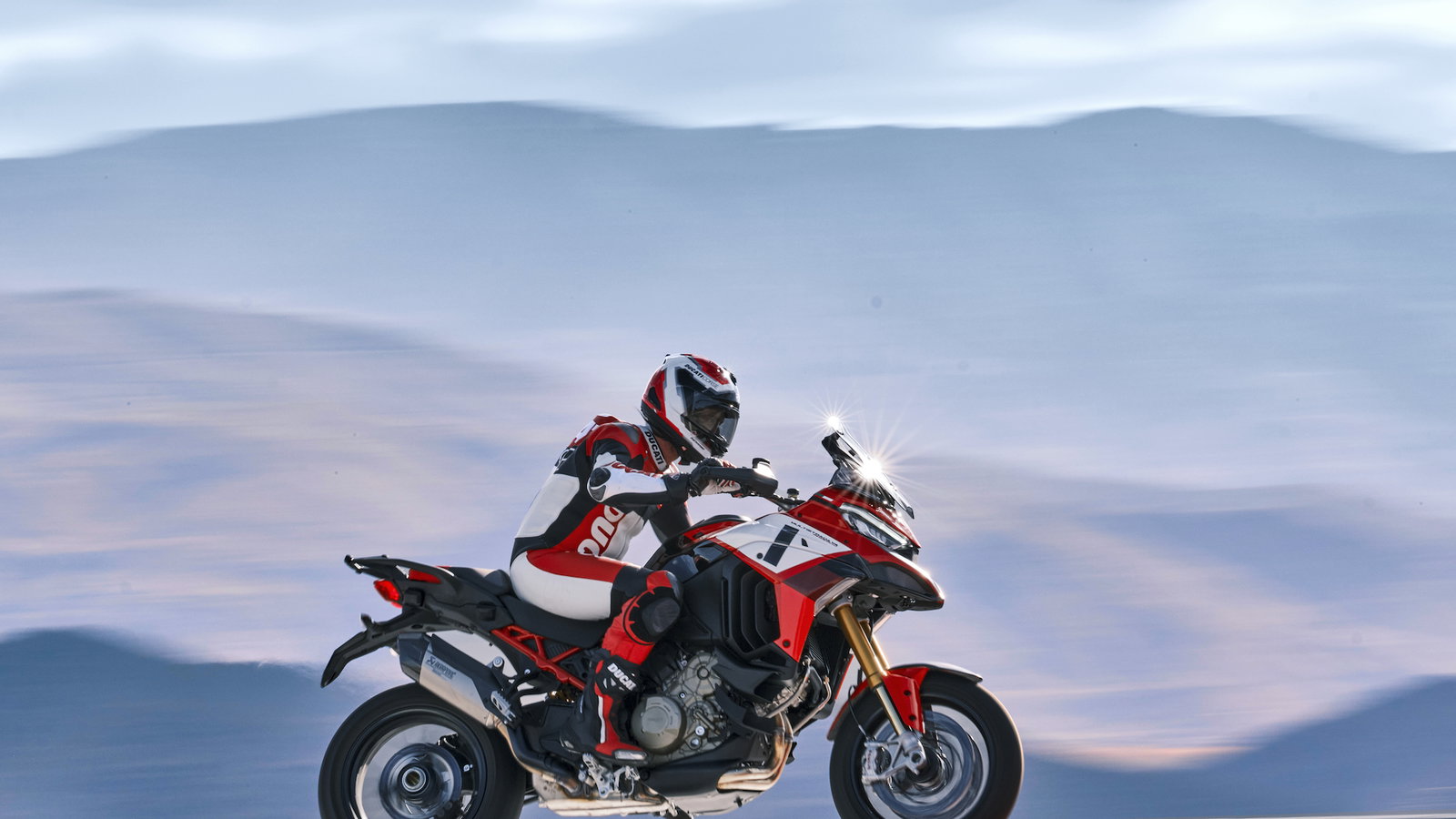 MY22_Ducati_Multistrada_V4_PikesPeak_109_UC347851_High.jpg