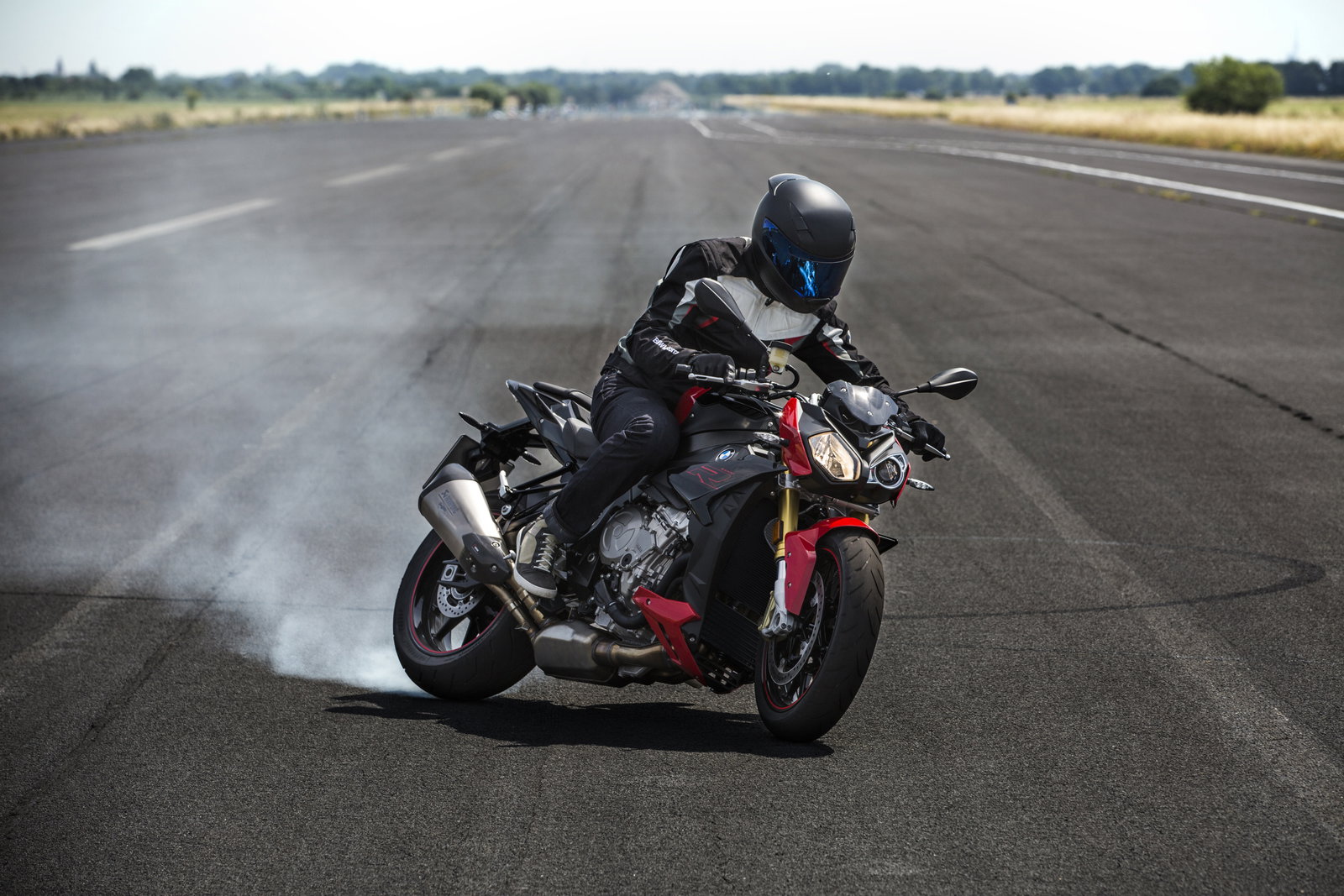 Updated BMW S1000R revealed
