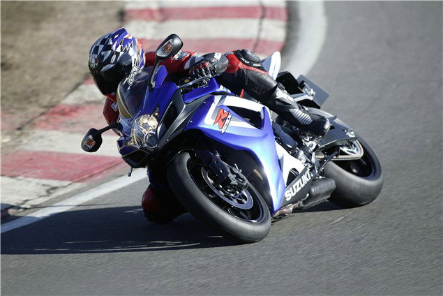 新品 R&G製 GSX-R600 GSX-R750 (K6-K6)用 エンジンケースカバー 左右セット エンジンガード スライダー エンジンカバー オートバイ エンジンガード