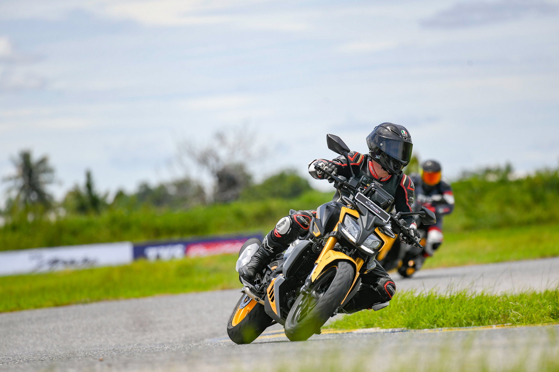 Apache Rtr 310 Riding Position TVS Apache RTR 310 review - All the tech, all the time! | Visordown