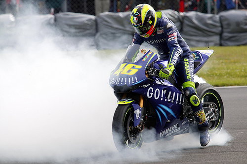 Valentino Rossi returns to Yamaha