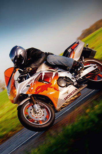 Future Classics: 97 Suzuki TL1000S, 94 Honda Fireblade & 98 Triumph T595 Daytona