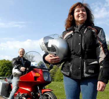 Blind woman becomes first to travel globe