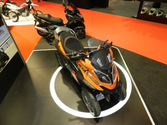 Quadro Parkour four wheeled scooter