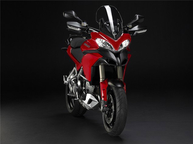 2009 Yamaha R1 v Aprilia RSV4 on the dyno