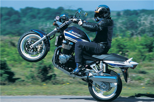 インサイド　ブルーデビルス2002 First Ride: 2002 Suzuki GSX1400 review | Visordown