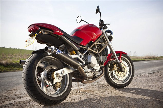 Monster うますぎ Ducati Monster M900 (1993) review | Visordown