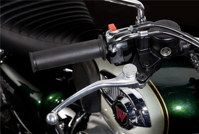 2011 Kawasaki W800 pics and specs