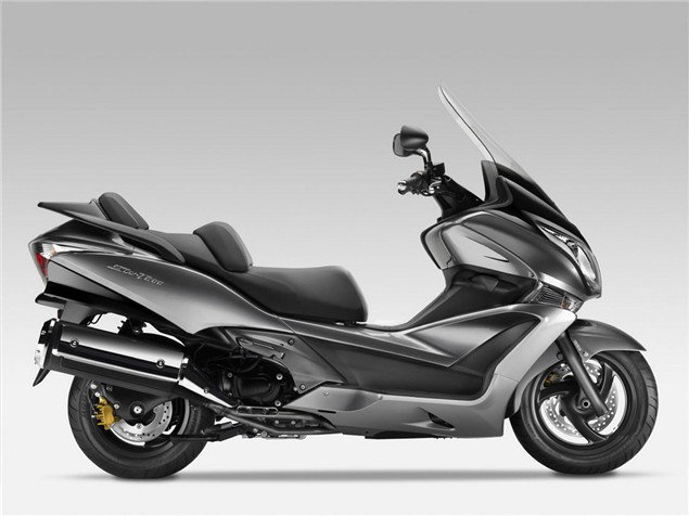 First Look: 2011 Aprilia RS4