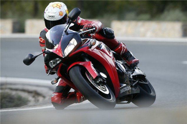 Road Test: CBR1000RR v ZX-10R v GSX-R1000K6 v R1 | Visordown