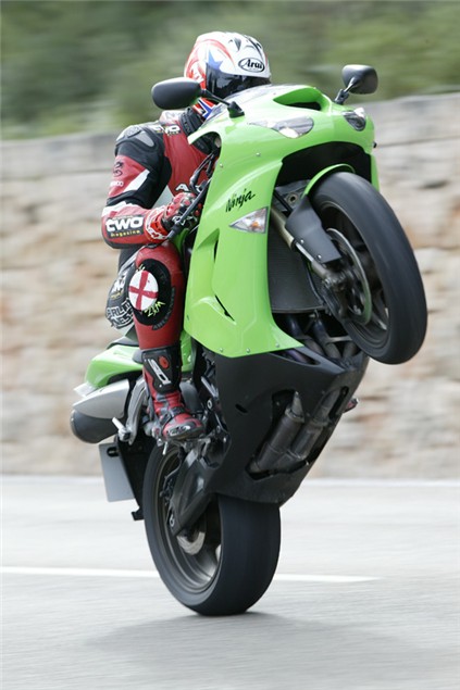 Road Test: CBR1000RR v ZX-10R v GSX-R1000K6 v R1 | Visordown