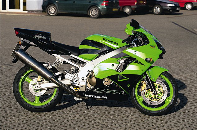 Road Test: CBR954RR vs. ZX-9R v GSX-R1000 v YZF-R1 | Visordown