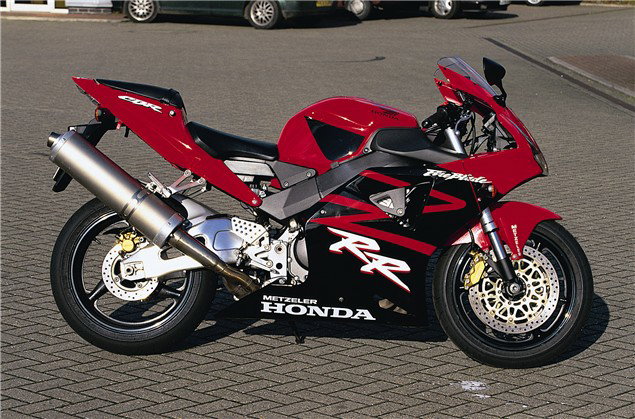 Road Test: CBR954RR vs. ZX-9R v GSX-R1000 v YZF-R1 | Visordown