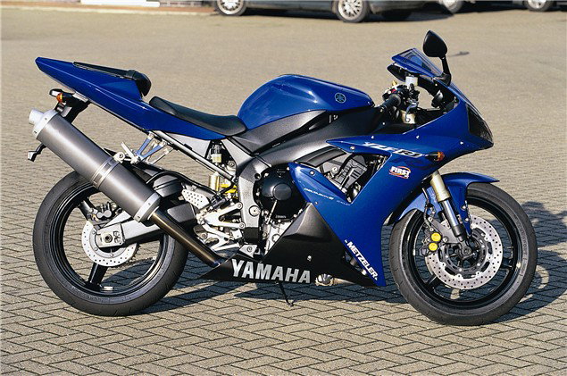Road Test: CBR954RR vs. ZX-9R v GSX-R1000 v YZF-R1 | Visordown