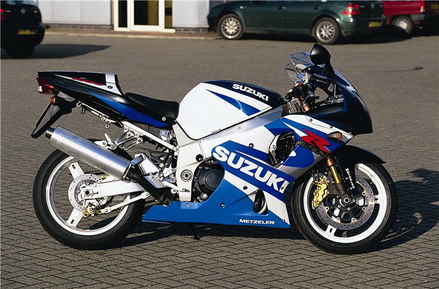 スズキ Road Test: CBR954RR vs. ZX-9R v GSX-R1000 v YZF-R1 | Visordown