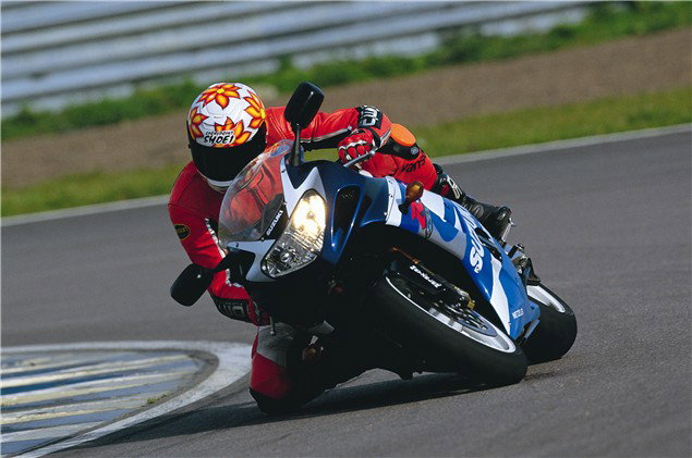 Road Test: CBR954RR vs. ZX-9R v GSX-R1000 v YZF-R1 | Visordown